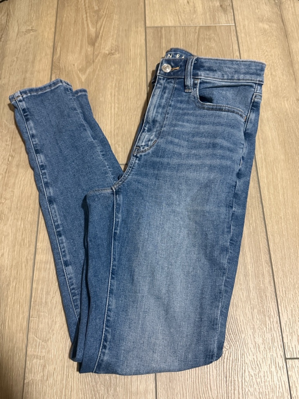 American Eagle Outfitters Women’s Skinny Jeans - Medium Blue Wash